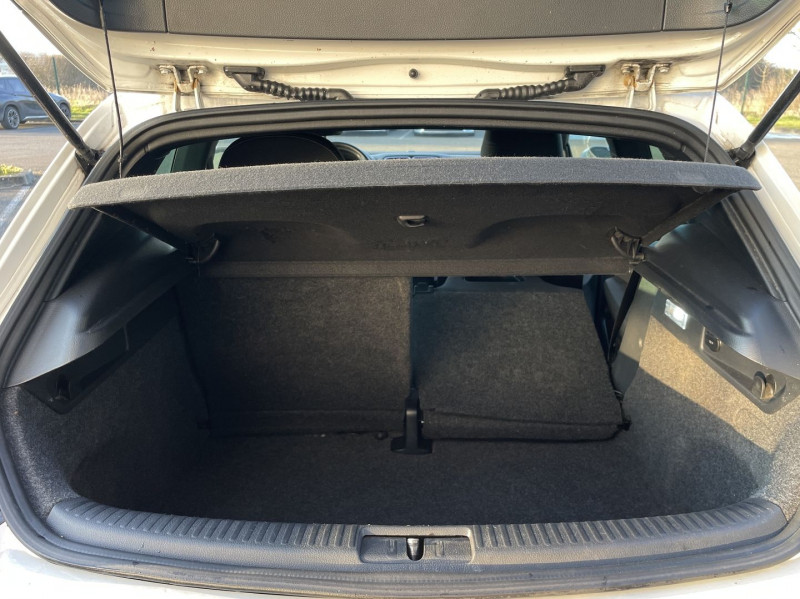 Photo 11 de l'offre de VOLKSWAGEN SCIROCCO 1.4 TSI 160CH à 11490€ chez International Auto Auneau