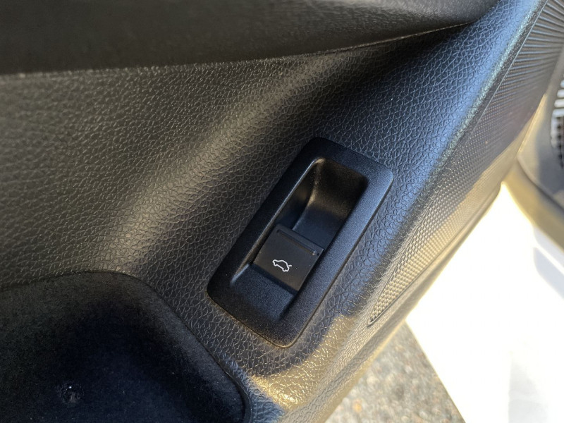 Photo 9 de l'offre de VOLKSWAGEN SCIROCCO 1.4 TSI 160CH à 11490€ chez International Auto Auneau