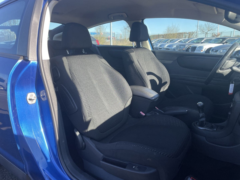 Photo 10 de l'offre de CITROEN C4 COUPE 1.6 HDI110 FAP VTR à 4790€ chez International Auto Auneau