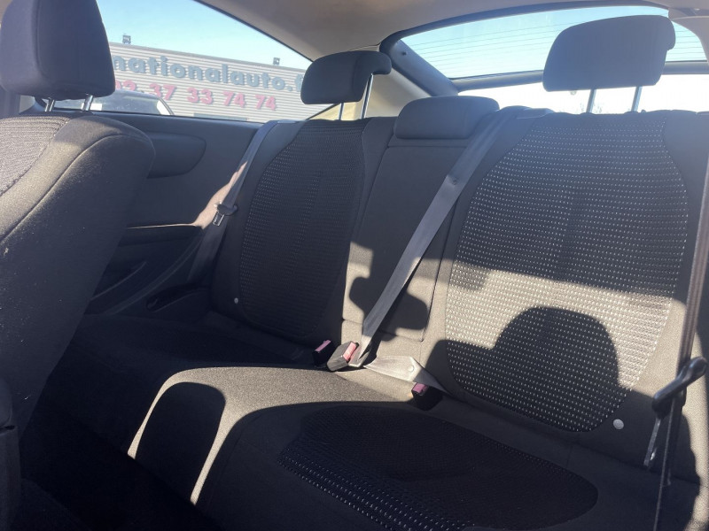 Photo 11 de l'offre de CITROEN C4 COUPE 1.6 HDI110 FAP VTR à 4790€ chez International Auto Auneau