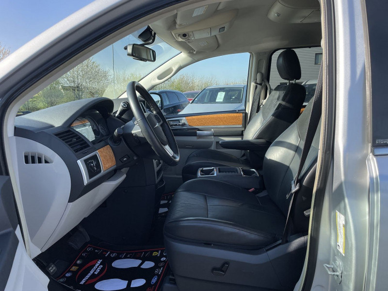 Photo 3 de l'offre de CHRYSLER GRAND VOYAGER 2.8 CRD LIMITED BA à 14590€ chez International Auto Auneau