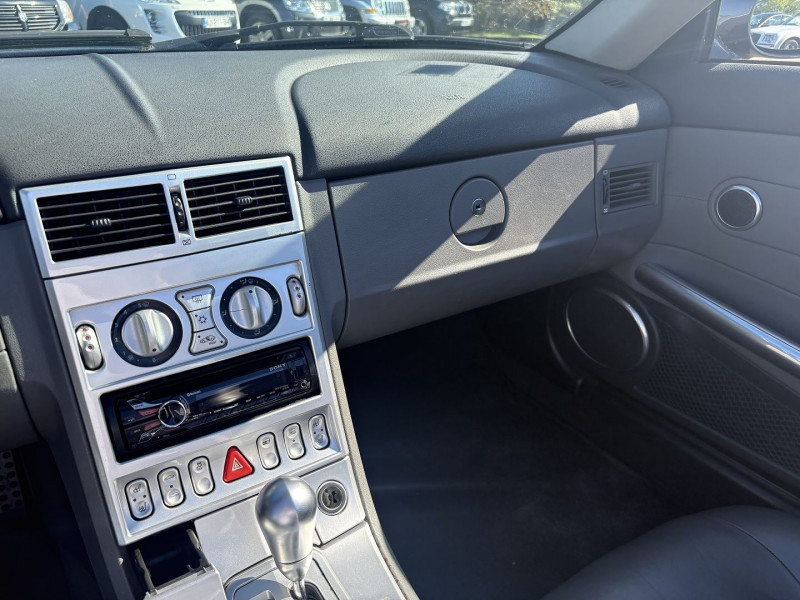 Photo 11 de l'offre de CHRYSLER CROSSFIRE CABRIOLET 3.2 V6 LIMITED BA à 9990€ chez International Auto Auneau