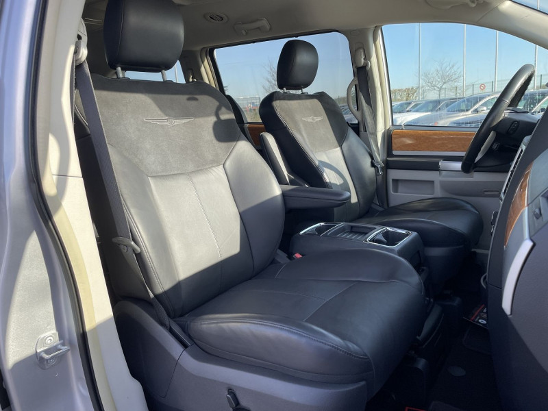 Photo 6 de l'offre de CHRYSLER GRAND VOYAGER 2.8 CRD LIMITED BA à 14590€ chez International Auto Auneau