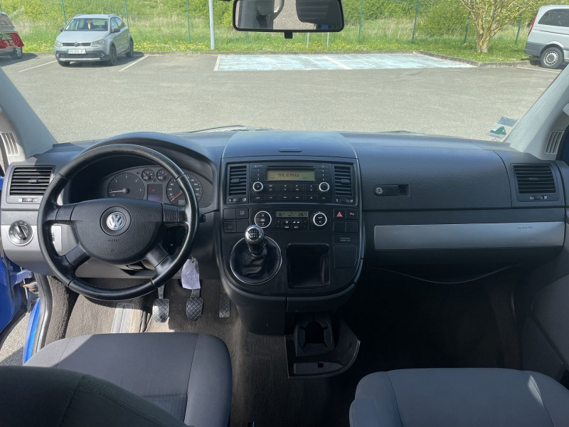 Photo 8 de l'offre de VOLKSWAGEN MULTIVAN 2.5 TDI 130CH CONFORT 4MOTION à 18990€ chez International Auto Auneau