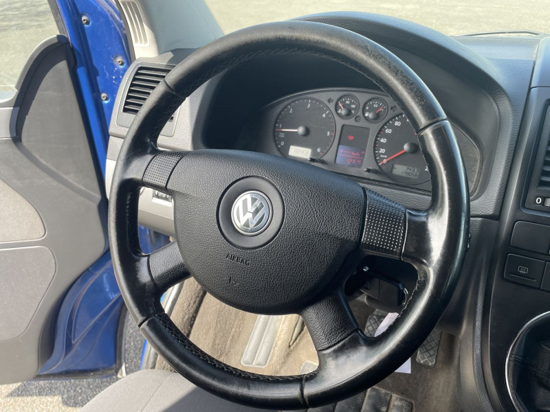 Photo 9 de l'offre de VOLKSWAGEN MULTIVAN 2.5 TDI 130CH CONFORT 4MOTION à 18990€ chez International Auto Auneau