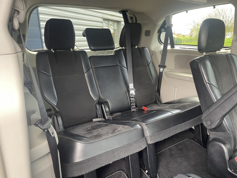Photo 8 de l'offre de LANCIA VOYAGER 2.8 MULTIJET PLATINUM à 17590€ chez International Auto Auneau