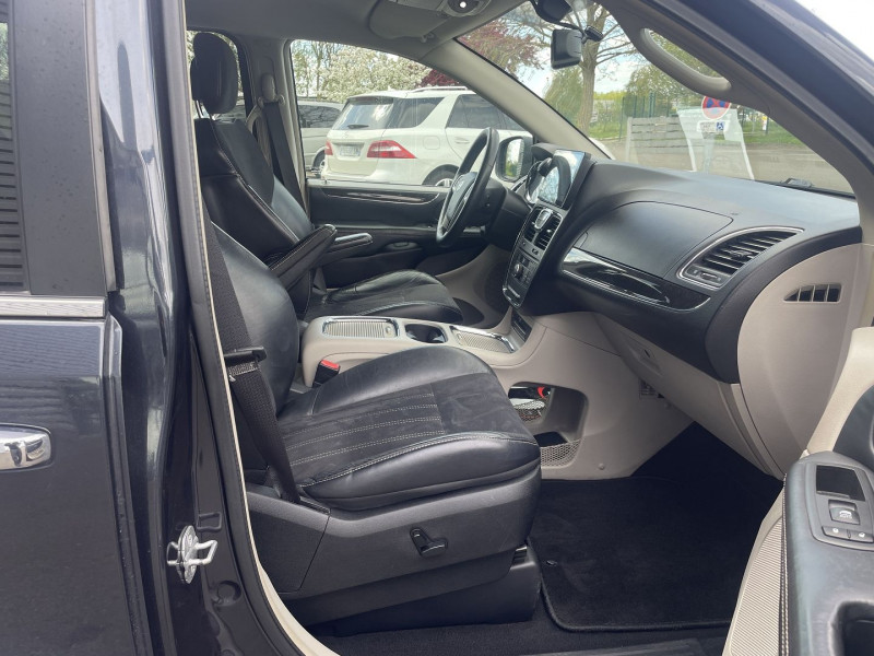 Photo 6 de l'offre de LANCIA VOYAGER 2.8 MULTIJET PLATINUM à 17590€ chez International Auto Auneau