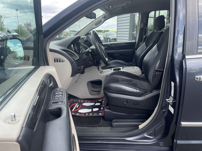 Photo 3 de l'offre de LANCIA VOYAGER 2.8 MULTIJET PLATINUM à 17590€ chez International Auto Auneau