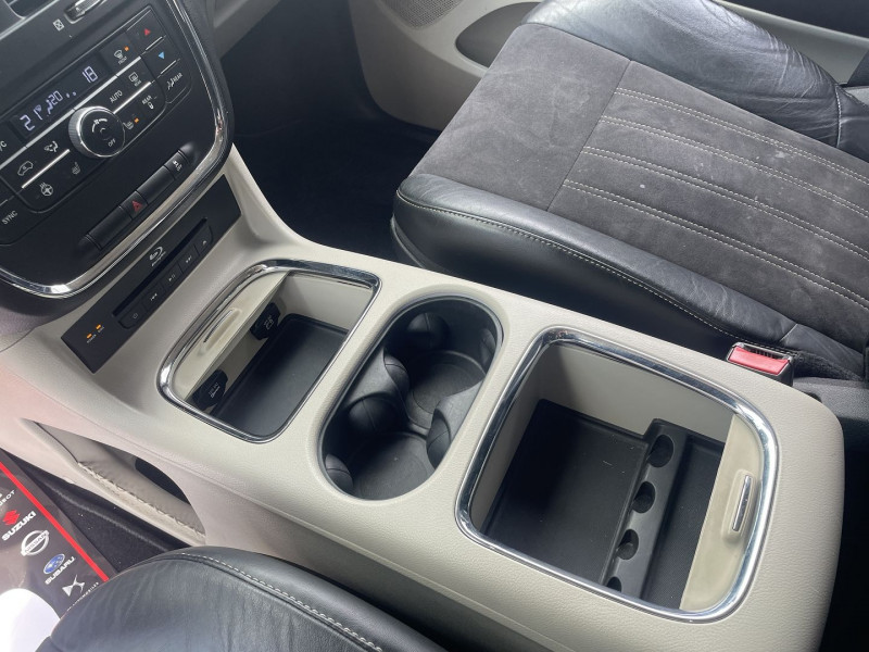 Photo 20 de l'offre de LANCIA VOYAGER 2.8 MULTIJET PLATINUM à 17590€ chez International Auto Auneau