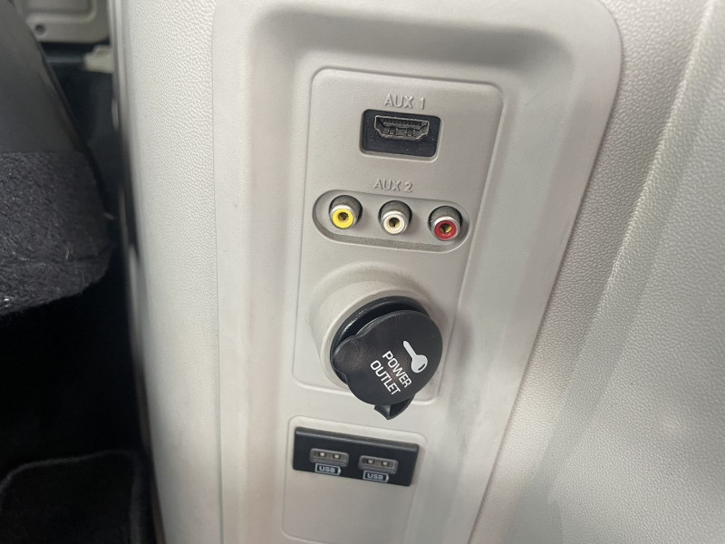 Photo 18 de l'offre de LANCIA VOYAGER 2.8 MULTIJET PLATINUM à 17590€ chez International Auto Auneau