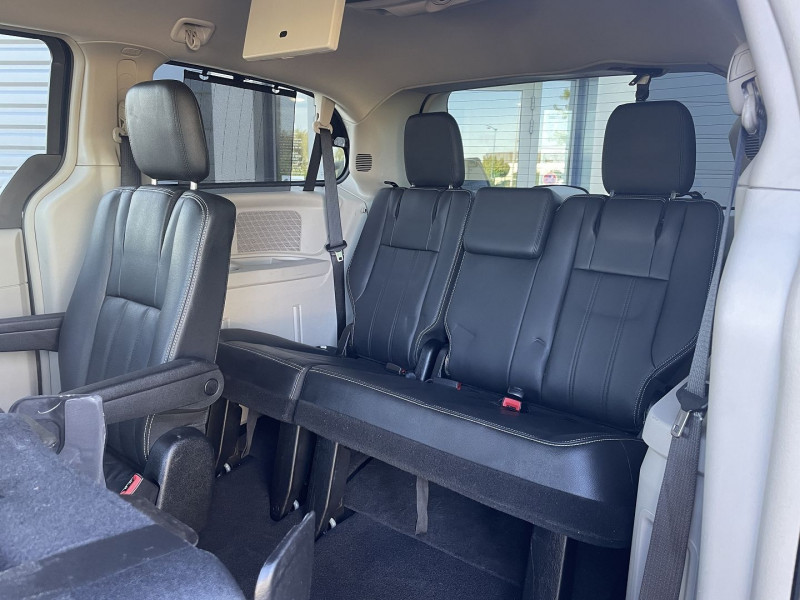 Photo 7 de l'offre de LANCIA VOYAGER 2.8 MULTIJET GOLD à 15990€ chez International Auto Auneau