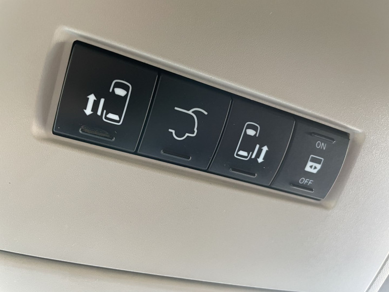 Photo 19 de l'offre de LANCIA VOYAGER 2.8 MULTIJET GOLD à 15990€ chez International Auto Auneau
