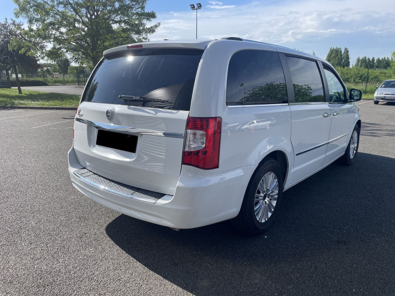 Photo 2 de l'offre de LANCIA VOYAGER 2.8 MULTIJET PLATINUM à 21990€ chez International Auto Auneau