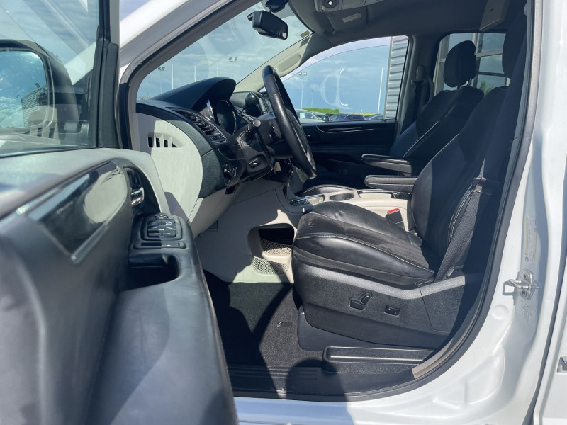 Photo 3 de l'offre de LANCIA VOYAGER 2.8 MULTIJET PLATINUM à 21990€ chez International Auto Auneau