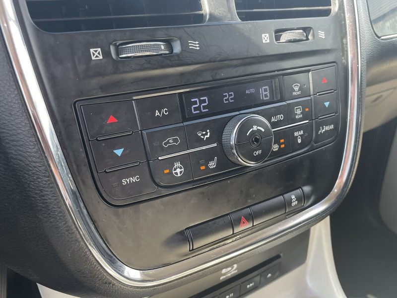 Photo 10 de l'offre de LANCIA VOYAGER 2.8 MULTIJET PLATINUM à 21990€ chez International Auto Auneau