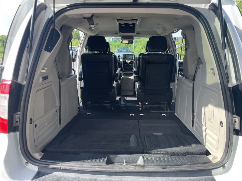 Photo 17 de l'offre de LANCIA VOYAGER 2.8 MULTIJET PLATINUM à 21990€ chez International Auto Auneau