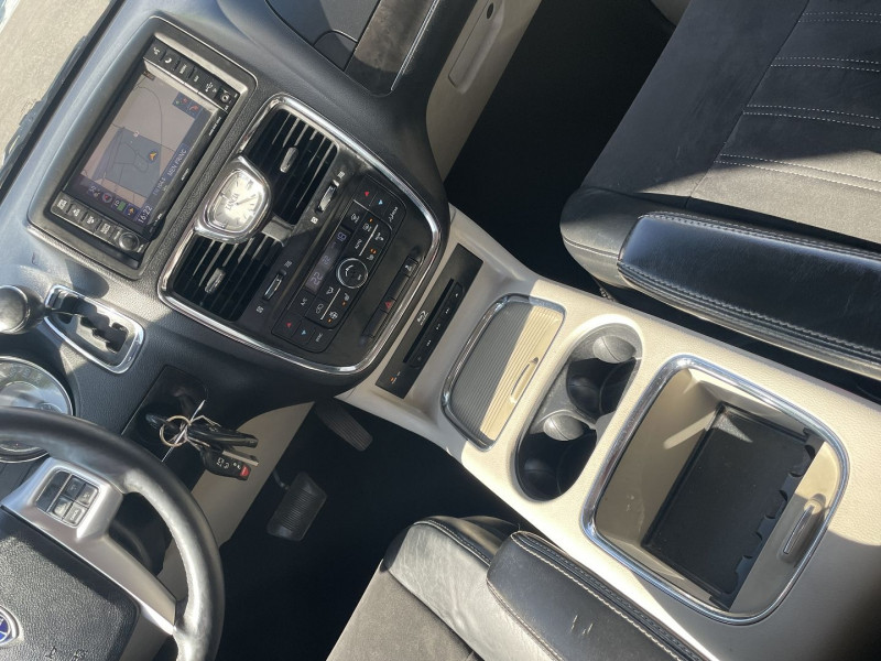 Photo 7 de l'offre de LANCIA VOYAGER 2.8 MULTIJET PLATINUM à 21990€ chez International Auto Auneau