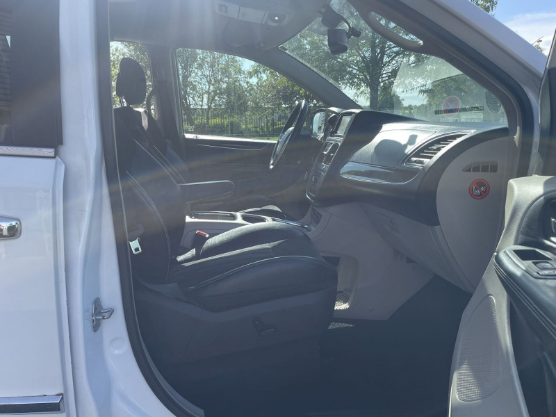 Photo 12 de l'offre de LANCIA VOYAGER 2.8 MULTIJET PLATINUM à 21990€ chez International Auto Auneau