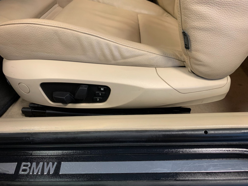 Photo 11 de l'offre de BMW SERIE 3 COUPE (E92) 325I 218CH LUXE à 13000€ chez Greencar France