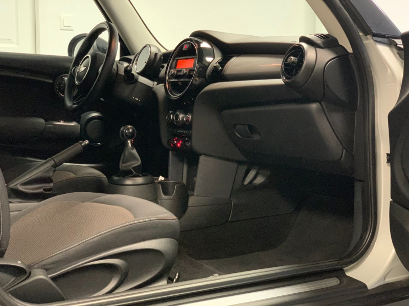 Photo 7 de l'offre de MINI MINI COOPER 136CH à 12980€ chez Greencar France