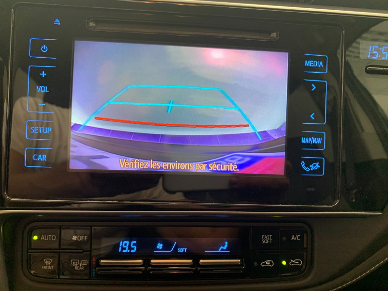 Photo 11 de l'offre de TOYOTA AURIS TOURING SPORTS HSD 136H DESIGN BUSINESS à 16980€ chez Greencar France