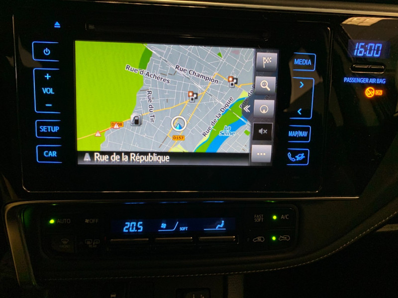 Photo 12 de l'offre de TOYOTA AURIS HSD 136H DESIGN BUSINESS RC18 à 16980€ chez Greencar France