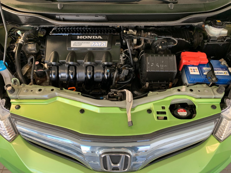 Photo 19 de l'offre de HONDA JAZZ 1.3 I-VTEC 88 HYBRID EXCLUSIVE à 9980€ chez Greencar France