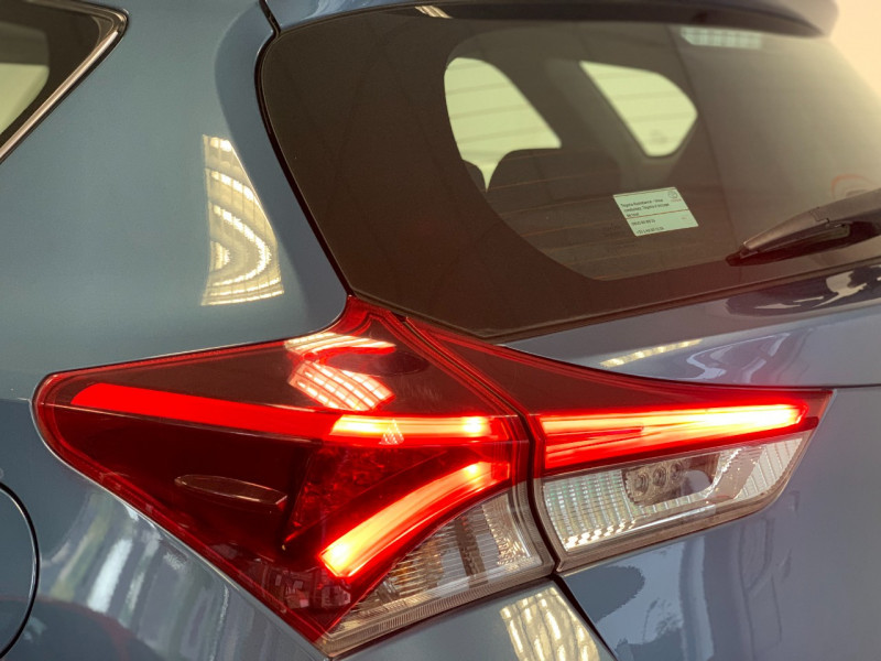 Photo 9 de l'offre de TOYOTA AURIS HSD 136H DYNAMIC à 16980€ chez Greencar France