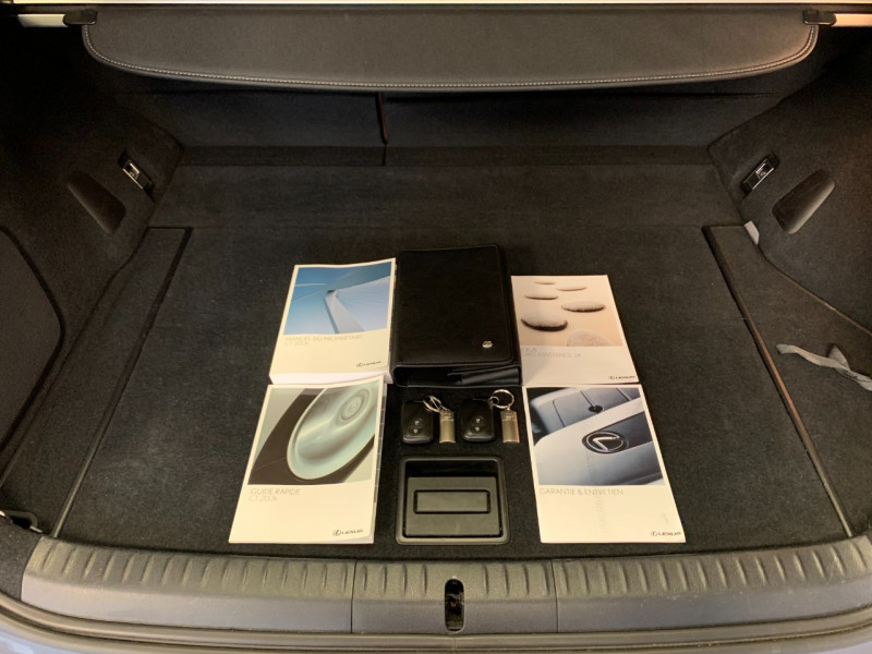 Photo 12 de l'offre de LEXUS CT 200H LUXE à 19980€ chez Greencar France