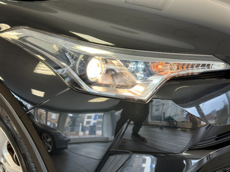 Photo 6 de l'offre de TOYOTA C-HR 122H DYNAMIC BUSINESS 2WD E-CVT à 21980€ chez Greencar France