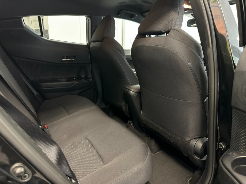 Photo 13 de l'offre de TOYOTA C-HR 122H DYNAMIC BUSINESS 2WD E-CVT à 21980€ chez Greencar France