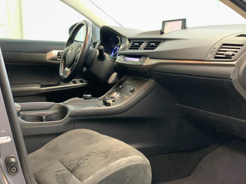 Photo 9 de l'offre de LEXUS CT 200H PACK BUSINESS à 17980€ chez Greencar France