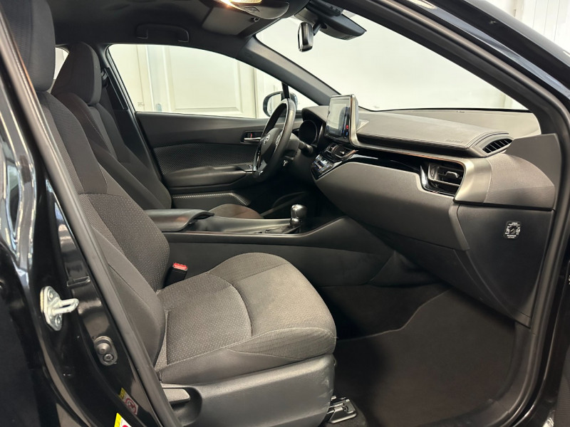 Photo 12 de l'offre de TOYOTA C-HR 122H DYNAMIC BUSINESS 2WD E-CVT à 21980€ chez Greencar France