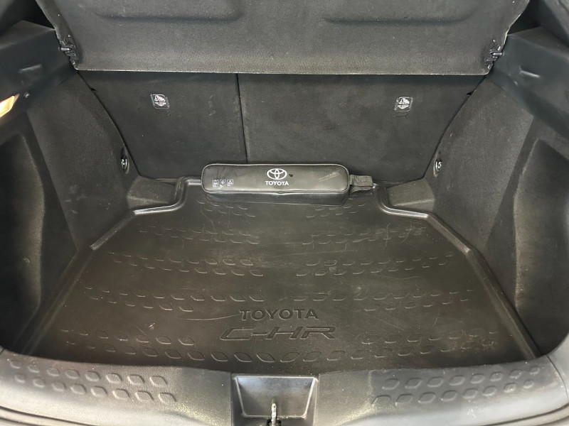 Photo 24 de l'offre de TOYOTA C-HR 122H DYNAMIC BUSINESS 2WD E-CVT à 21980€ chez Greencar France
