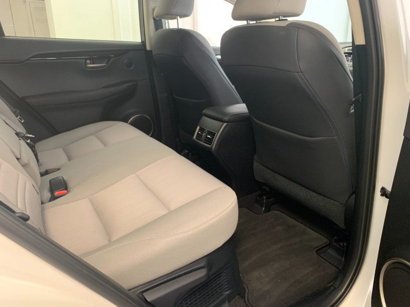 Photo 12 de l'offre de LEXUS NX 300H 2WD BUSINESS à 25980€ chez Greencar France