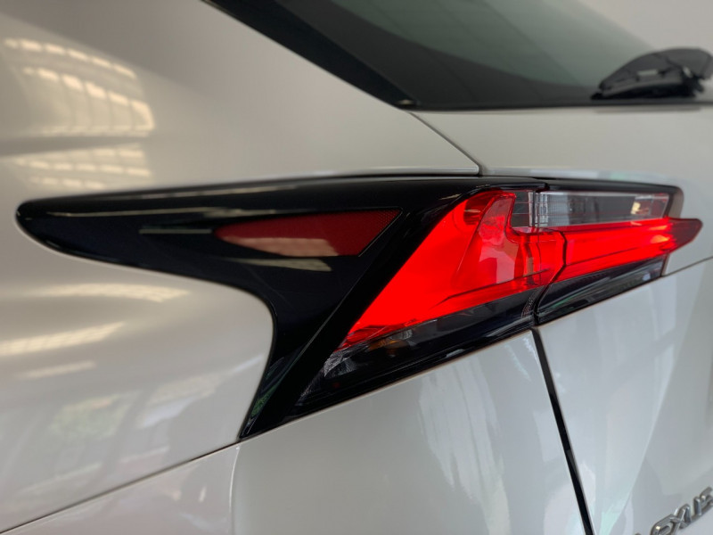 Photo 8 de l'offre de LEXUS NX 300H 2WD BUSINESS à 25980€ chez Greencar France