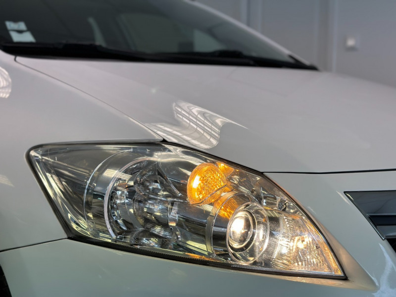 Photo 6 de l'offre de TOYOTA AURIS HSD 136H LOUNGE 5P à 11980€ chez Greencar France