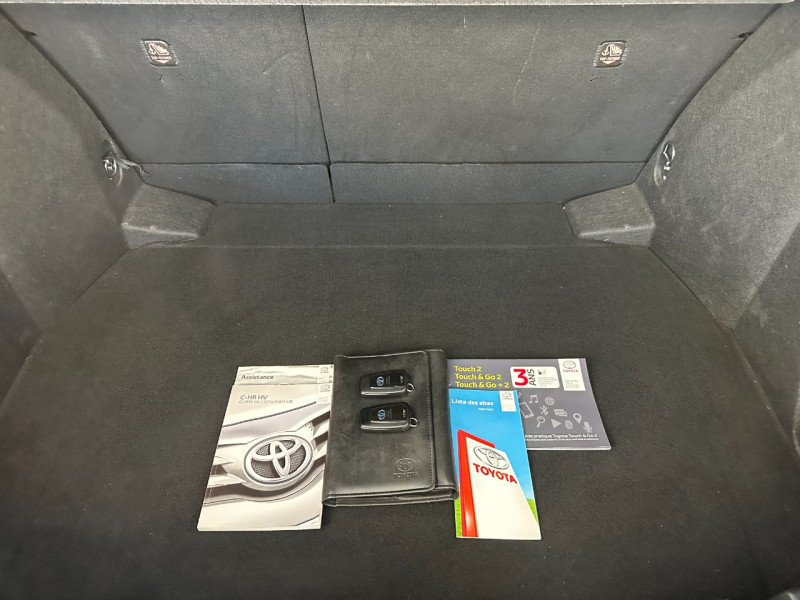 Photo 21 de l'offre de TOYOTA C-HR 122H DYNAMIC 2WD E-CVT à 19980€ chez Greencar France
