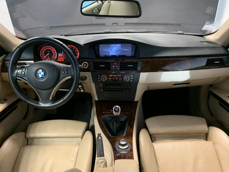 Photo 9 de l'offre de BMW SERIE 3 COUPE (E92) 325I 218CH LUXE à 13000€ chez PEREIRA Frédéric