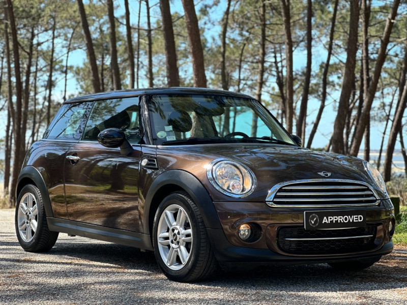 Photo 4 de l'offre de MINI MINI COOPER D 112CH BVA à 11980€ chez PEREIRA Frédéric