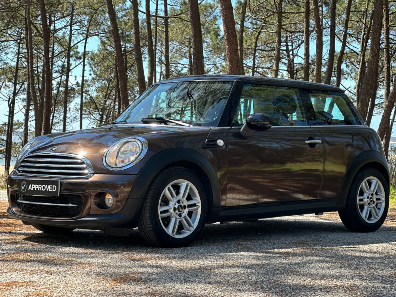 Photo 2 de l'offre de MINI MINI COOPER D 112CH BVA à 11980€ chez PEREIRA Frédéric