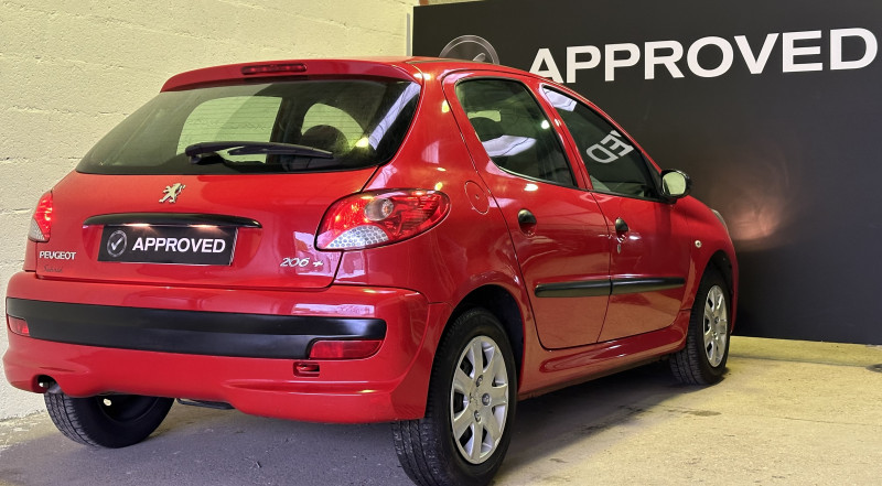 Photo 3 de l'offre de PEUGEOT 206 + 1.4 URBAN 5P à 6980€ chez PEREIRA Frédéric