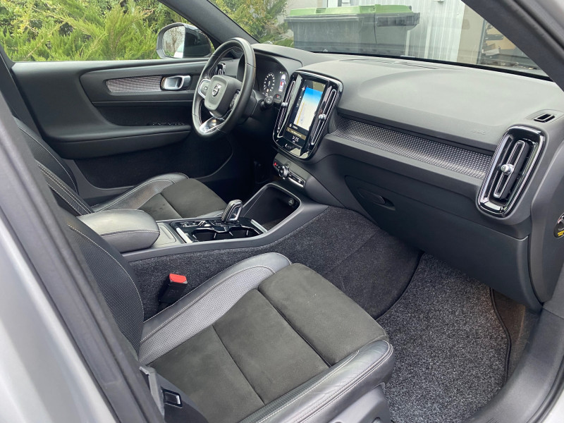 Photo 4 de l'offre de VOLVO XC40 D4 AdBlue AWD 190ch R-Design Geartronic 8 à 29990€ chez AA automobiles