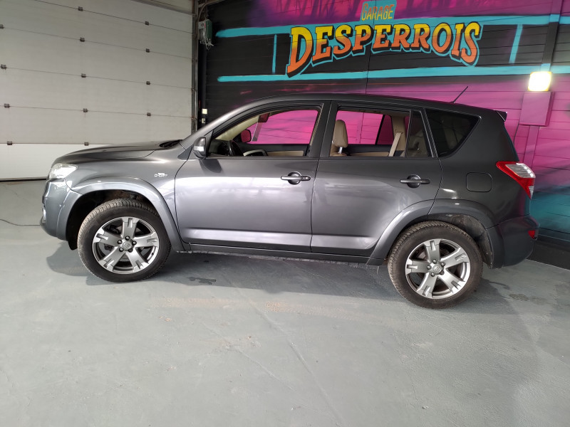 Photo 8 de l'offre de TOYOTA RAV 4 150 D-CAT FAP Lounge 4WD BVA à 11990€ chez GARAGE DESPERROIS