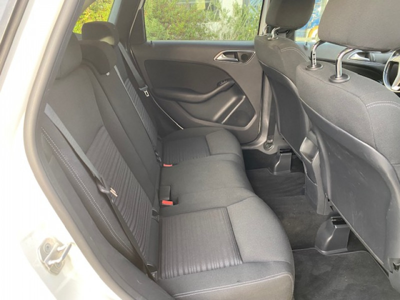 Photo 5 de l'offre de MERCEDES-BENZ Classe B 180 B 180 DESIGN à 11990€ chez AA automobiles