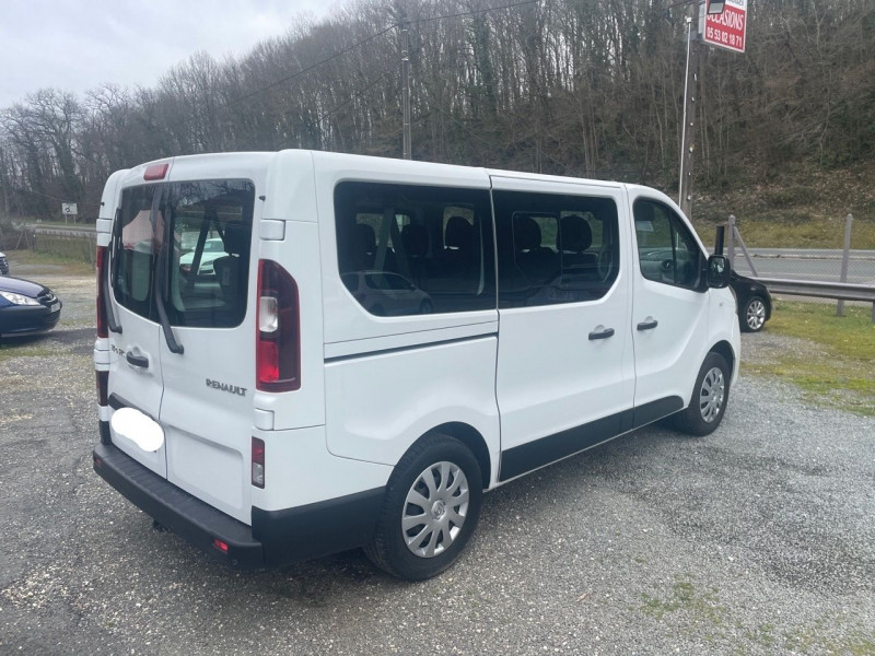 Photo 3 de l'offre de RENAULT TRAFIC III COMBI L1 1.6 DCI 95CH STOP&START LIFE 9 PLACES à 27490€ chez Jeammet automobiles