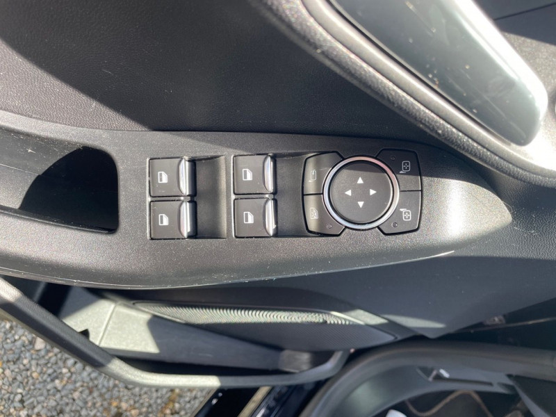 Photo 14 de l'offre de FORD FIESTA 1.0 ECOBOOST 100CH STOP&START TITANIUM 5P EURO6.2 à 14490€ chez Jeammet automobiles
