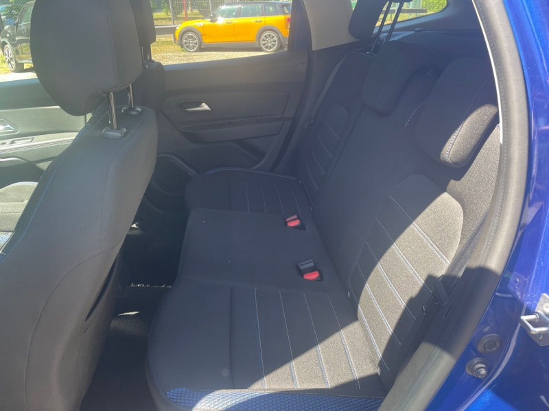 Photo 13 de l'offre de DACIA DUSTER 1.5 BLUE DCI 115CH 15 ANS 4X2 - 20 à 18490€ chez Jeammet automobiles