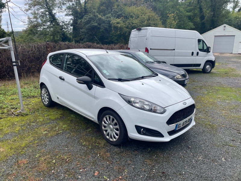 Photo 2 de l'offre de FORD FIESTA AFFAIRES 1.5 TDCI 95CH TREND 3P à 7990€ chez Jeammet automobiles