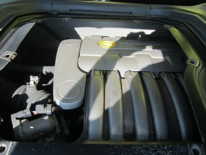 Photo 7 de l'offre de RENAULT CLIO II 3.0 V6 230CH RS 3P à 42900€ chez Garage Deletre